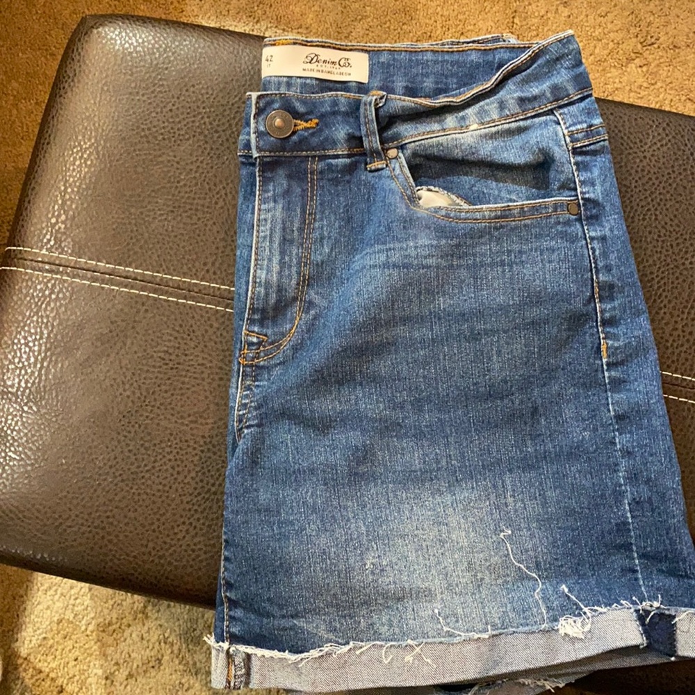 Distressed hem shorts